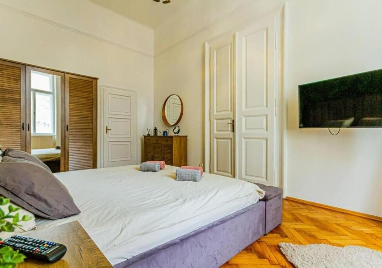 Luxury Apartment By The Famous Vaci Street Budapesta Exterior foto