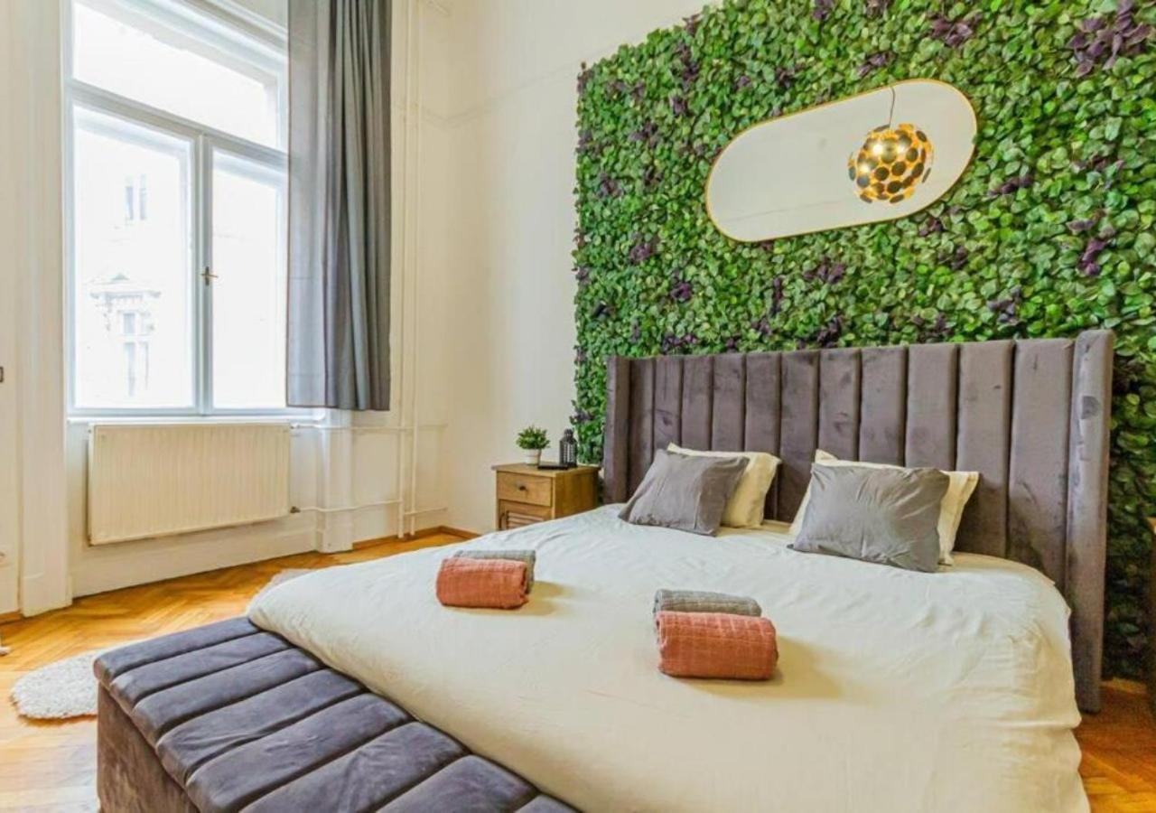 Luxury Apartment By The Famous Vaci Street Budapesta Exterior foto