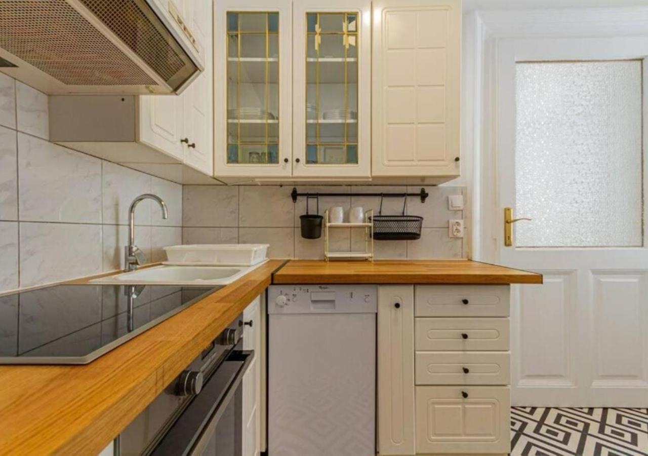 Luxury Apartment By The Famous Vaci Street Budapesta Exterior foto