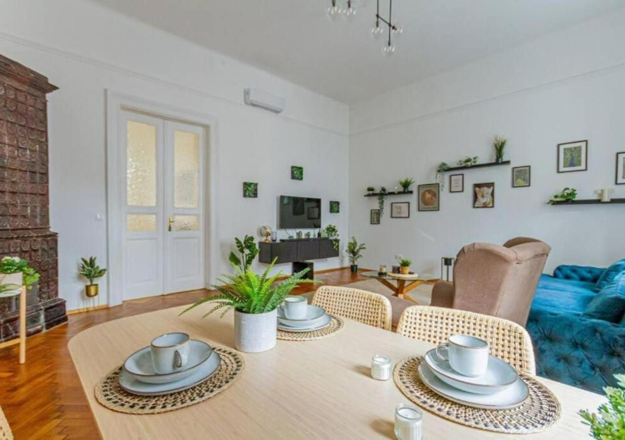 Luxury Apartment By The Famous Vaci Street Budapesta Exterior foto